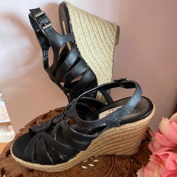 Vera Wang Wedge Platform Sandals-Good Used Condition - Picture 3 of 10